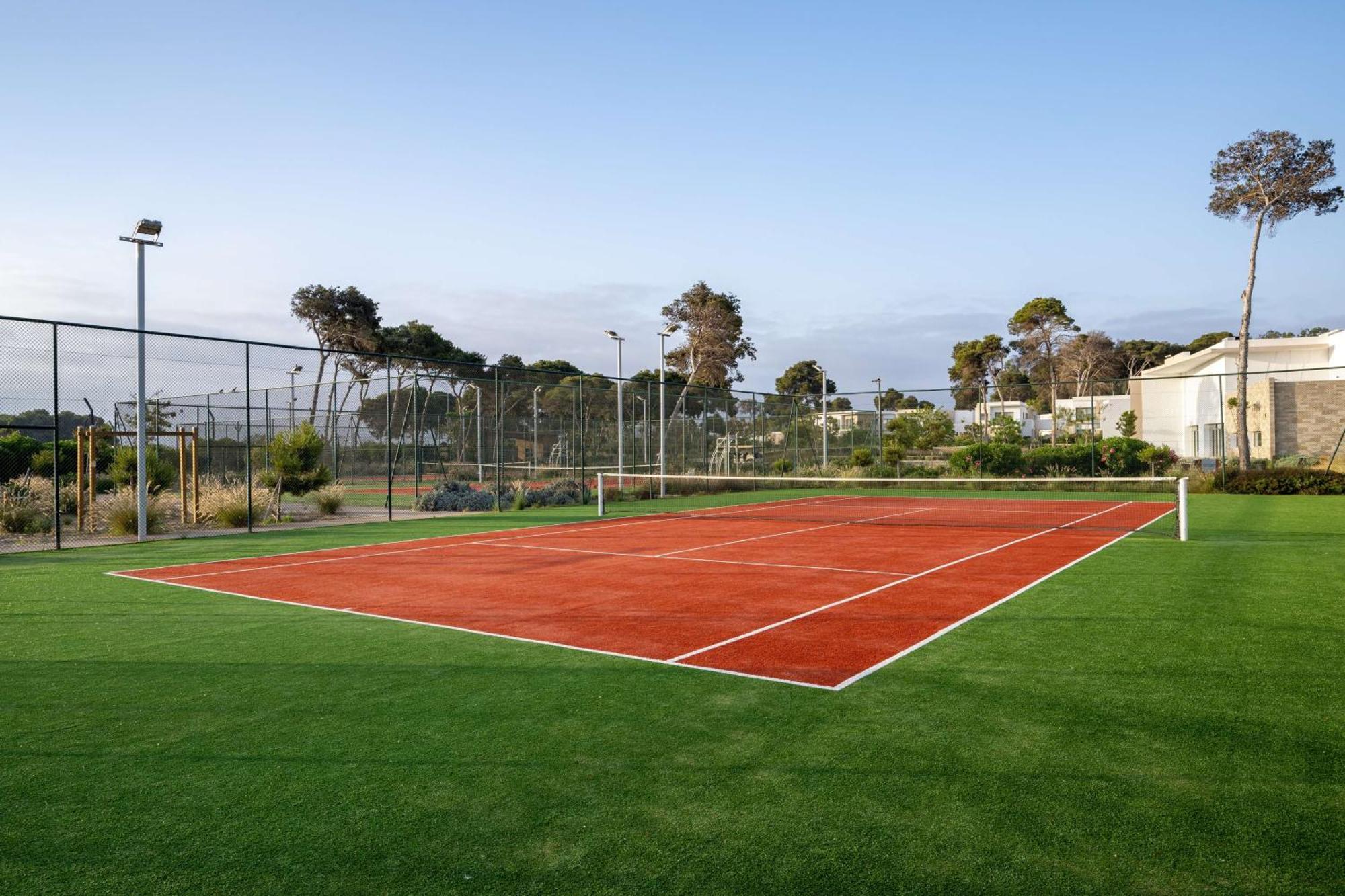 Radisson Blu Resort Al Hoceïma Exterior foto Tennis court