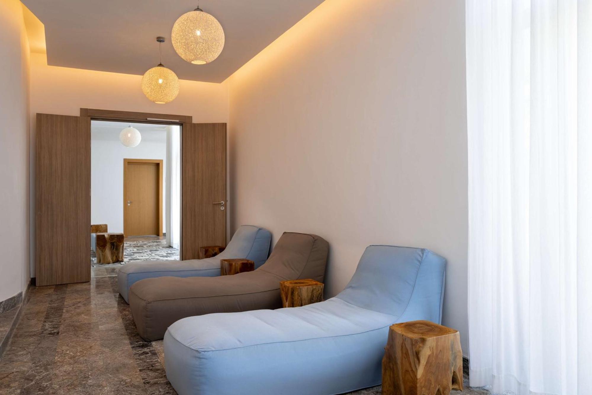 Radisson Blu Resort Al Hoceïma Exterior foto The interior of a suite at the hotel