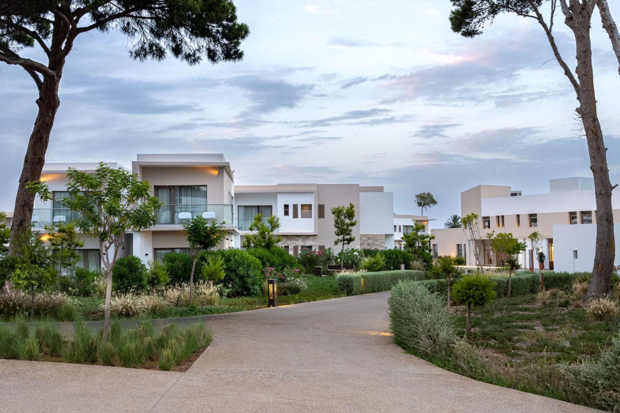 Radisson Blu Resort Al Hoceïma Exterior foto The resort's villas
