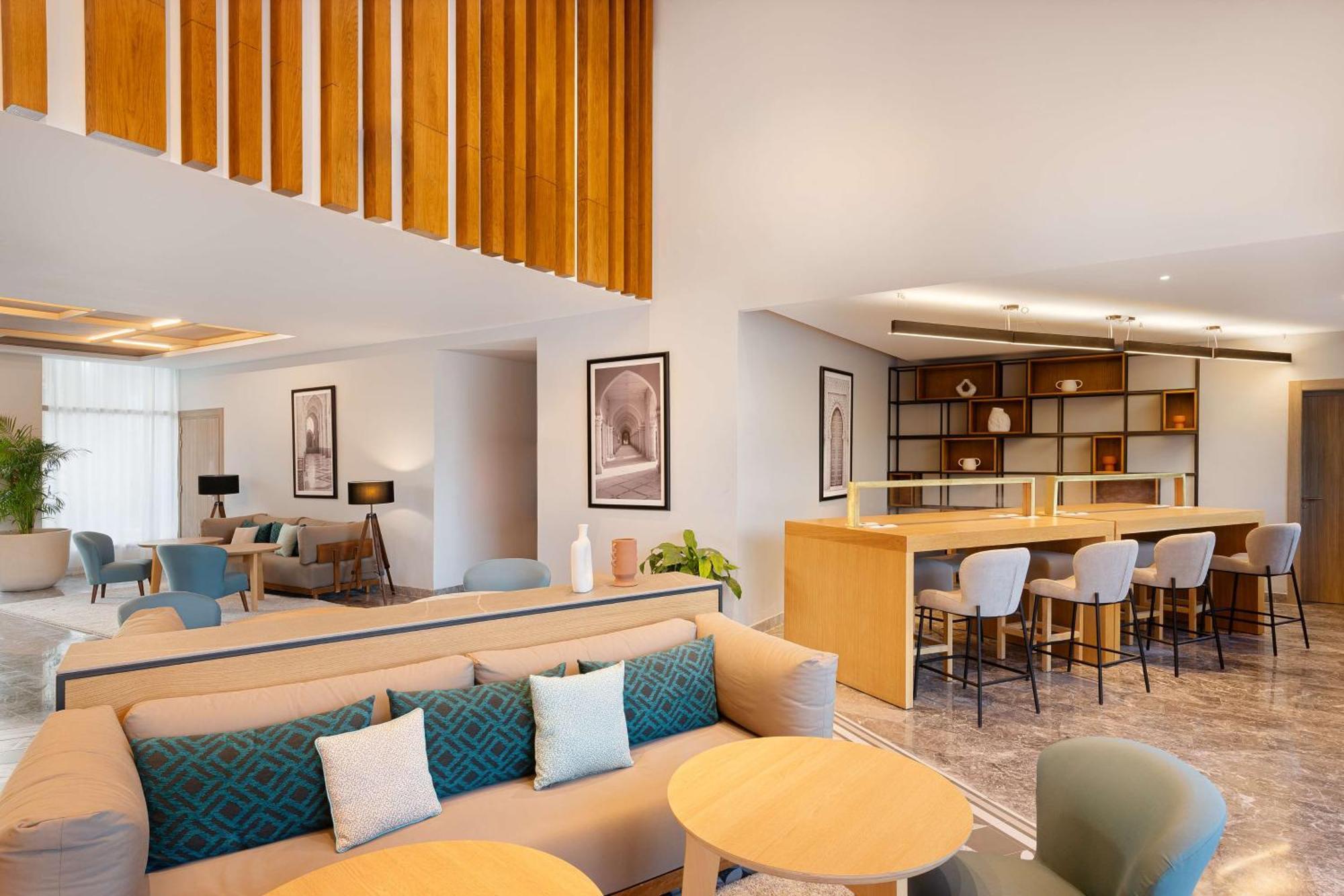 Radisson Blu Resort Al Hoceïma Exterior foto The lounge at the airport